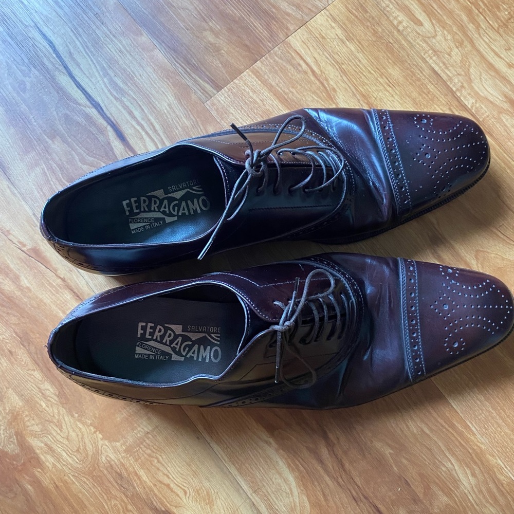Salvatore Ferragamo mens calfskin oxford shoes. Size 8.5